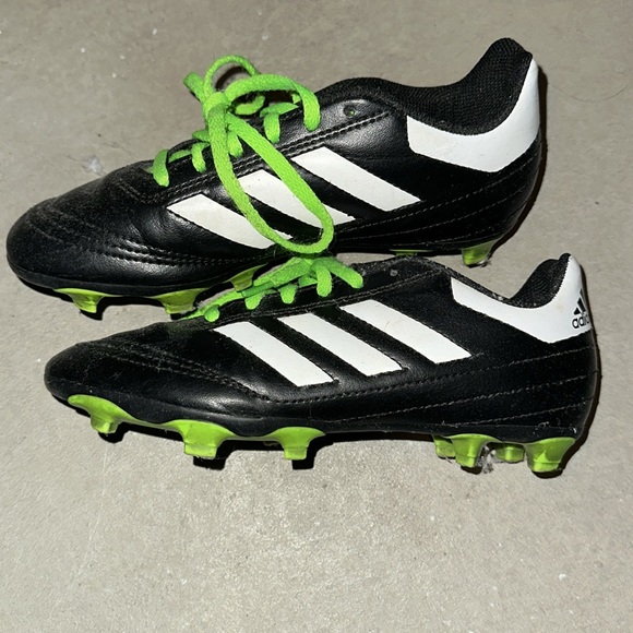 Adidas kids size 3 soccer cleats - Picture 2 of 3